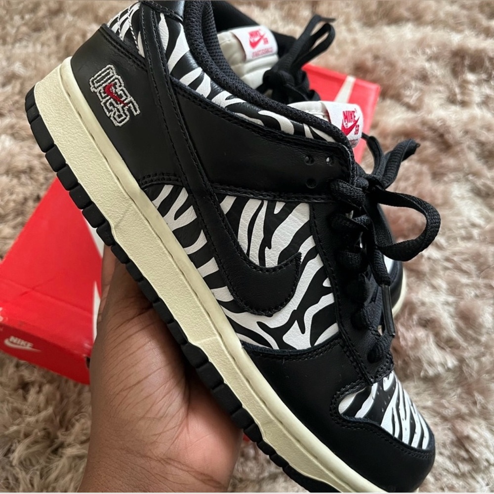 Quatersnacks x Dunk Low SB ‘ Little Debbie’s Zebra Cakes’